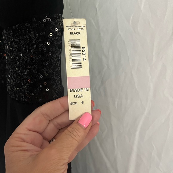 NWT Woman’s size 6 R & M Richards little black dress $24 - Picture 9 of 9